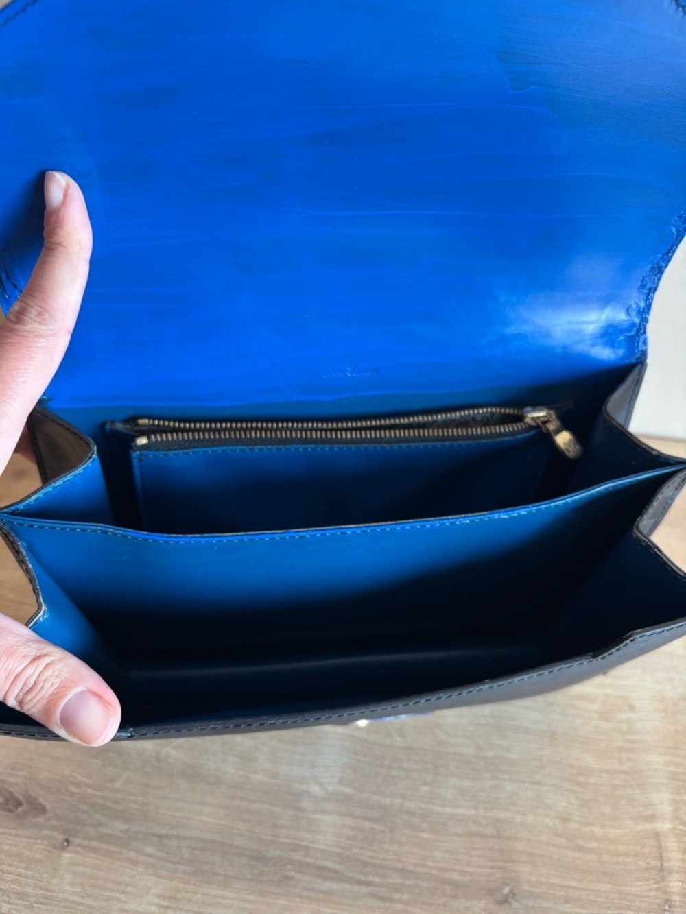 Authentic Louis Vuitton leather clutch - Picture 6 of 10